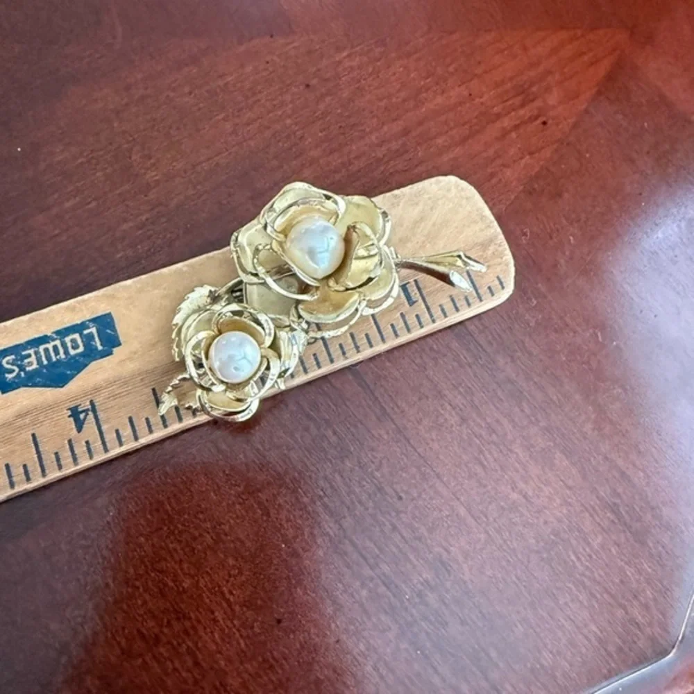 Vintage Gold Tone Brooch